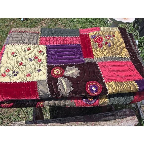 Rare Find POTTERY BARN  Vintage New Garland  Embroidered Patchwork Quilt KING - Picture 1 of 13